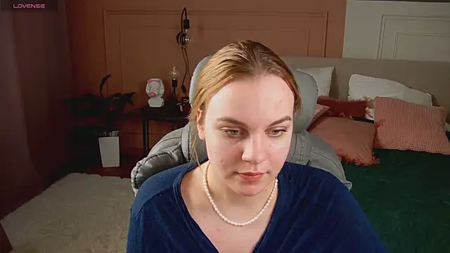 Glow Margo online show from 04/24/26, 01:19