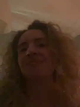 Snapshot of curlyirishgirl chatting on 02/25/26, 10:08 curlyirishgirl online show from 02/25/26, 10:08