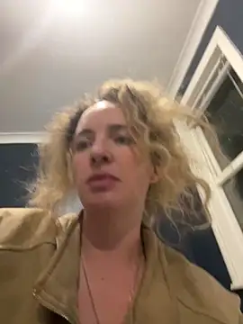 Snapshot of curlyirishgirl chatting on 02/27/26, 10:10 curlyirishgirl online show from 02/27/26, 10:10