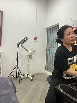 Ivy Trix2 online show from 04/15/26, 09:27