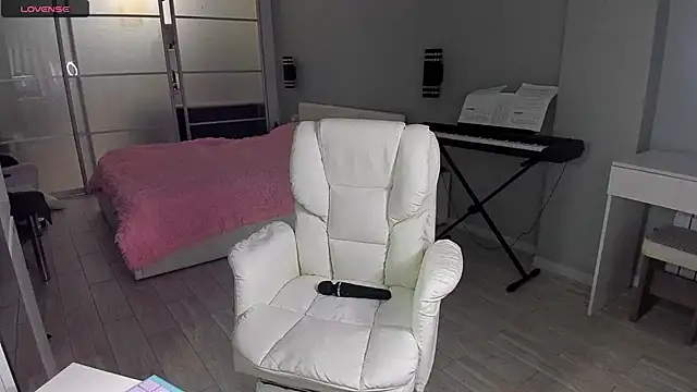 SofieLund online show from 03/27/26, 04:18