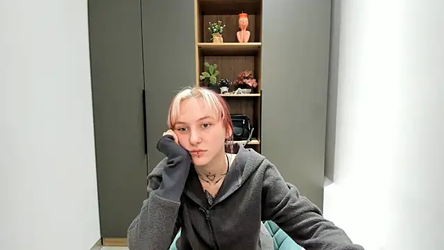 Snapshot of LilySalmond chatting on 02/27/26, 10:26 LilySalmond online show from 02/27/26, 10:26