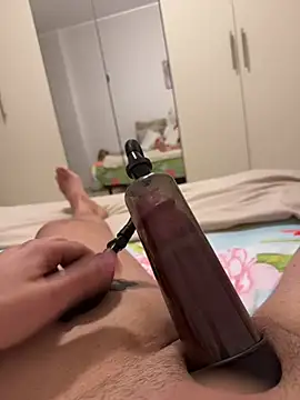 Snapshot of ReyRinaldo chatting on 02/25/26, 01:54 ReyRinaldo online show from 02/25/26, 01:54