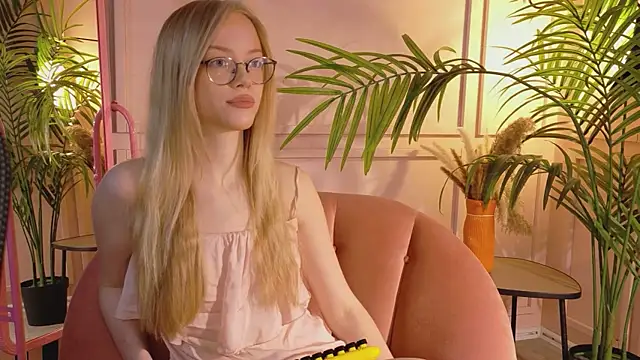 Dear Tessa online show from 04/19/26, 03:11