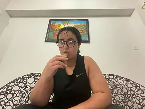 yassiestar online show from 04/22/26, 05:36