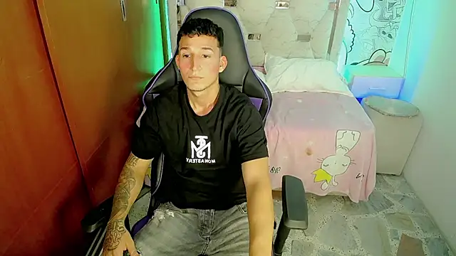 Snapshot of Dmitryy_ chatting on 02/25/26, 06:06 Dmitryy online show from 02/25/26, 06:06