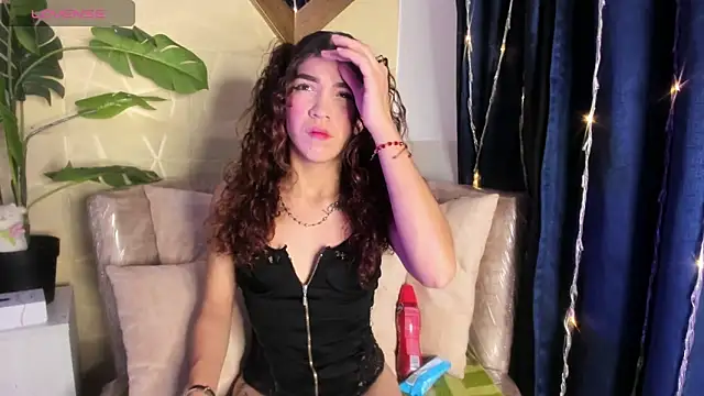 Snapshot of evelyn__rose1 chatting on 05/01/26, 02:16 evelyn rose1 online show from 05/01/26, 02:16