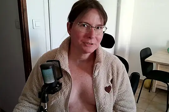 Snapshot of Jessica_hotTime chatting on 04/03/26, 08:45 Jessica hotTime online show from 04/03/26, 08:45