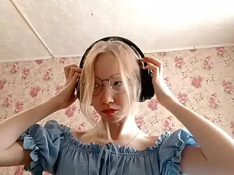 Snapshot of SoniqBliss chatting on 02/27/26, 07:19 SoniqBliss online show from 02/27/26, 07:19