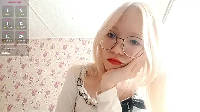 Snapshot of SoniqBliss chatting on 02/28/26, 07:31 SoniqBliss online show from 02/28/26, 07:31