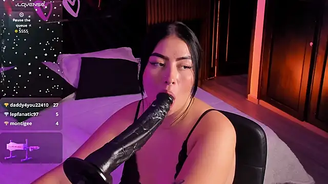 Emberrvelvet online show from 03/15/26, 05:52