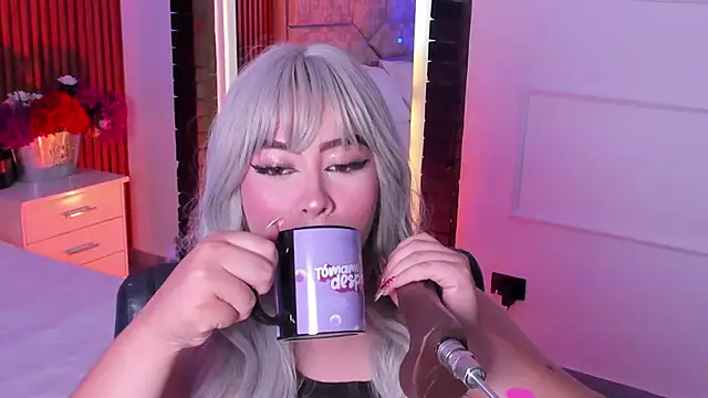 Emberrvelvet online show from 04/24/26, 04:15