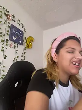 aurora bela online show from 04/14/26, 01:50