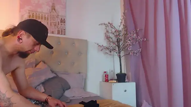 Rommen N Zoe online show from 05/08/26, 01:55