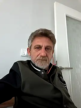 arelll34 online show from 04/05/26, 02:14