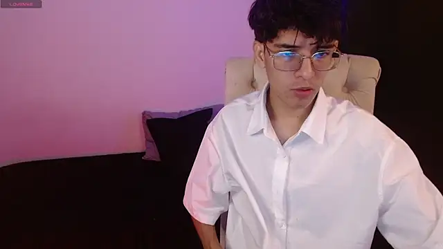 Snapshot of noah_millerx chatting on 07/21/26, 10:23 noah millerx online show from 07/21/26, 10:23