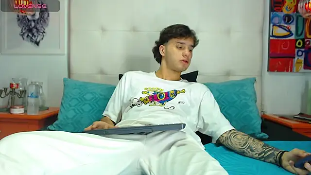 EXCLUSIVE8 online show from 03/19/26, 04:38