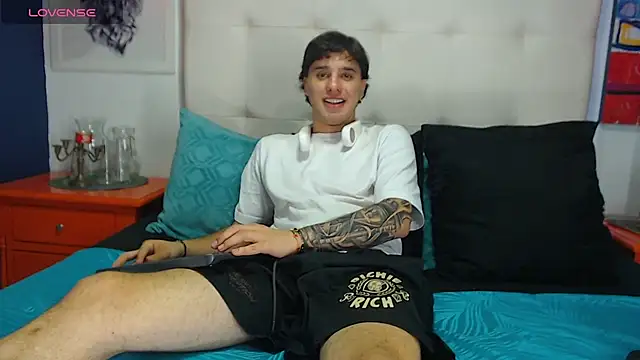 EXCLUSIVE8 online show from 03/21/26, 04:39