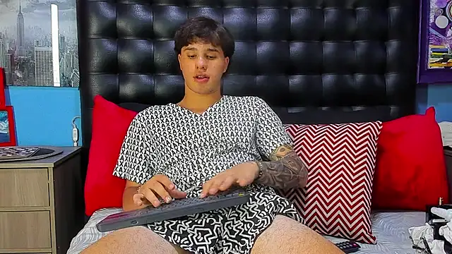 EXCLUSIVE8 online show from 04/06/26, 10:11