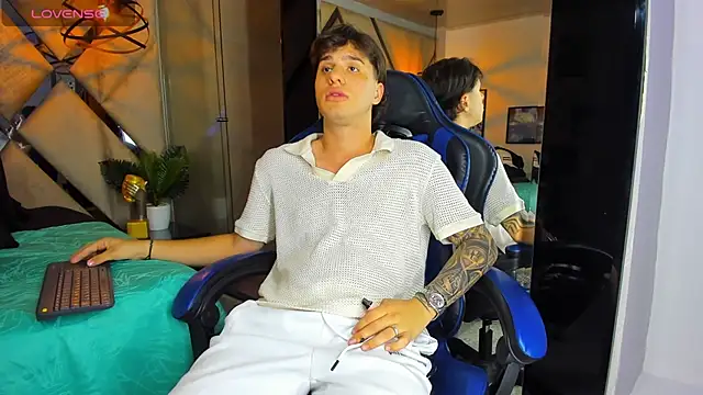 EXCLUSIVE8 online show from 04/18/26, 04:49