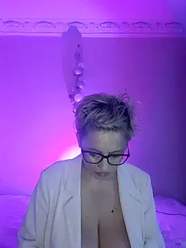 LunaBlaise online show from 04/10/26, 04:44