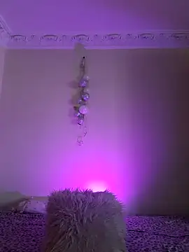 LunaBlaise online show from 04/19/26, 08:24