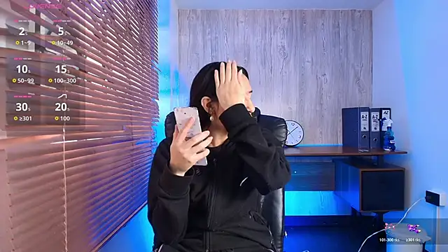 LilyRossi  online show from 04/23/26, 12:04