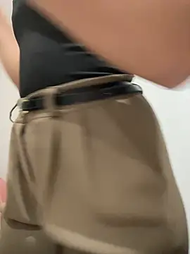 Snapshot of Luarin chatting on 02/28/26, 11:28 Luarin online show from 02/28/26, 11:28