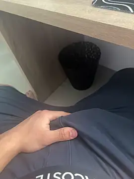 Snapshot of cerdito19years chatting on 02/26/26, 04:28 cerdito19years online show from 02/26/26, 04:28