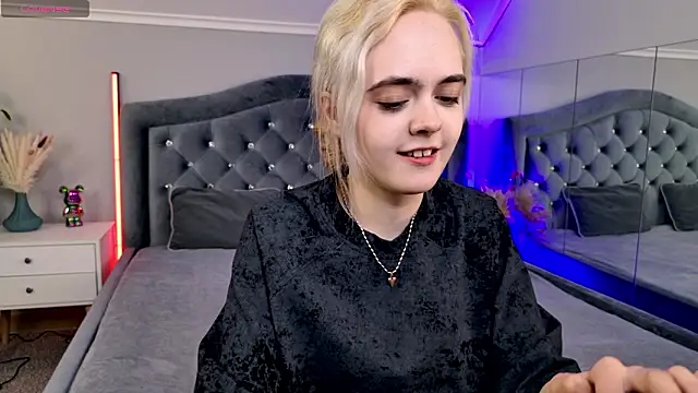 Bambi Bloom online show from 03/02/26, 06:47