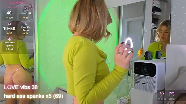 crowned goddess online show from 03/19/26, 01:20