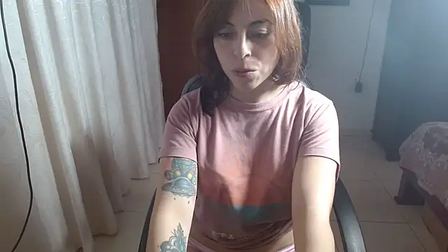 Snapshot of IrisArellano_ chatting on 07/08/26, 01:15 IrisArellano online show from 07/08/26, 01:15