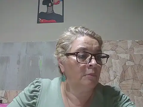 Snapshot of momismilf544 chatting on 03/28/26, 02:44 momismilf544 online show from 03/28/26, 02:44