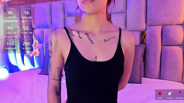 camilaa smith  online show from 04/23/26, 07:49