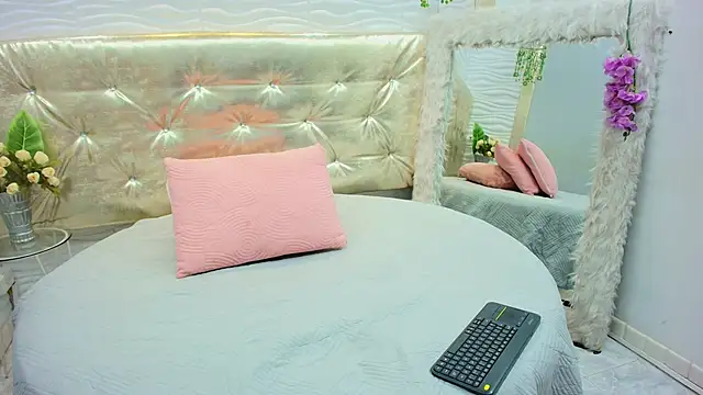 Mia belluci online show from 03/16/26, 08:24