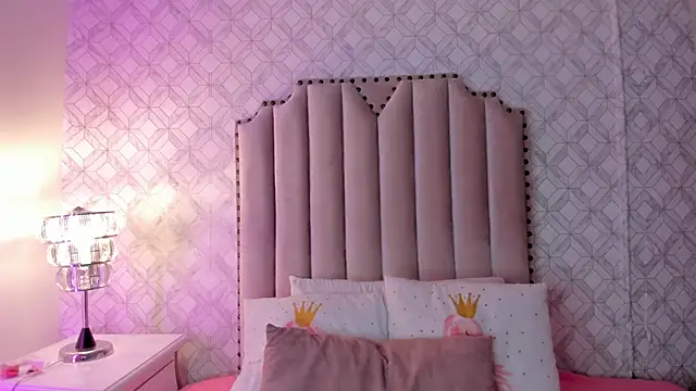 mika doll online show from 03/29/26, 03:17