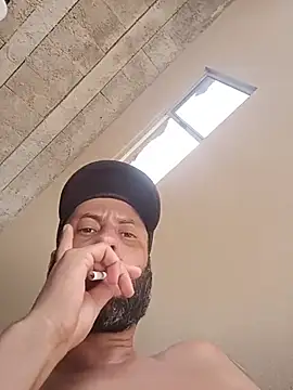 Snapshot of misteriosocam40 chatting on 03/24/26, 05:18 misteriosocam40 online show from 03/24/26, 05:18