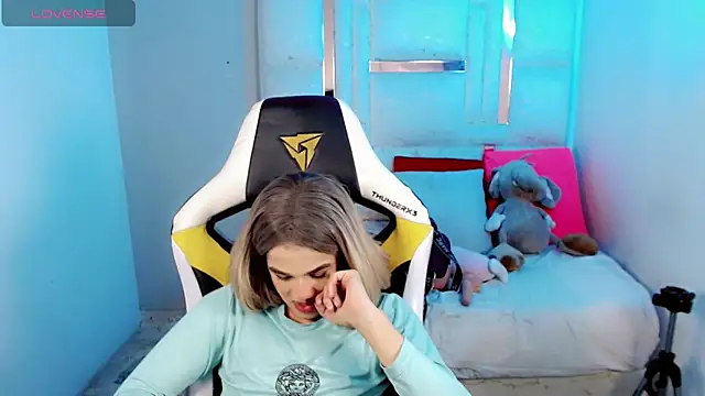 Sophiaa doll  online show from 03/27/26, 08:26