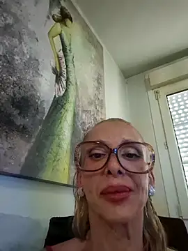 Snapshot of ssndratrans chatting on 06/16/26, 12:19 ssndratrans online show from 06/16/26, 12:19
