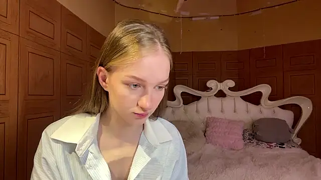 Anika Socutehe online show from 03/29/26, 08:47