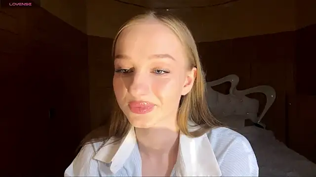 Anika Socutehe online show from 04/22/26, 08:32