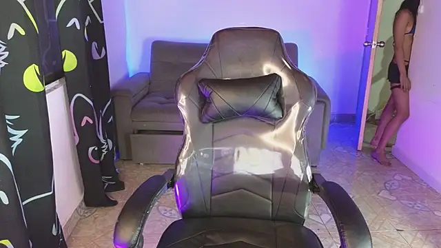 nikolwalter  online show from 04/23/26, 12:56