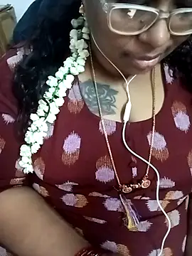 Snapshot of deepika-mallus chatting on 05/05/26, 05:10 deepika-mallus online show from 05/05/26, 05:10