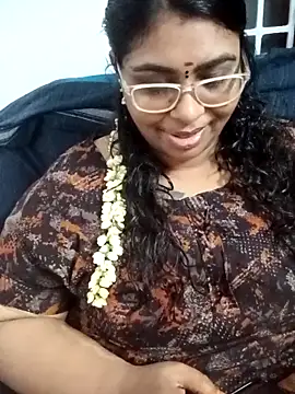 Snapshot of deepika-mallus chatting on 05/10/26, 04:34 deepika-mallus online show from 05/10/26, 04:34