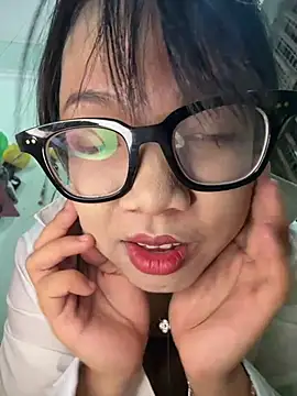 Snapshot of Leeeeiu chatting on 07/21/26, 03:25 Leeeeiu online show from 07/21/26, 03:25