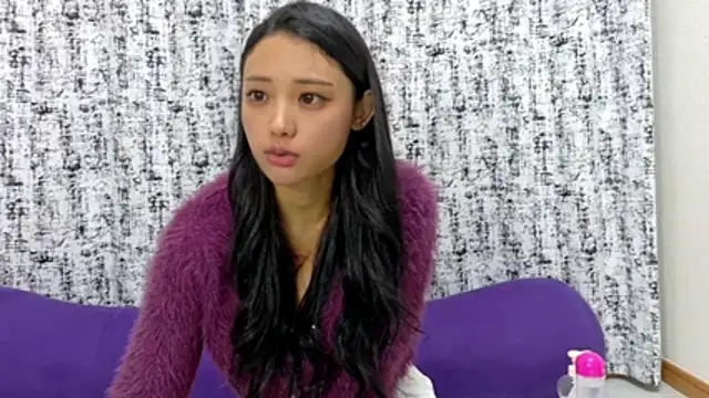 Snapshot of Rielu_xoxo chatting on 04/05/26, 11:40 Rielu xoxo online show from 04/05/26, 11:40