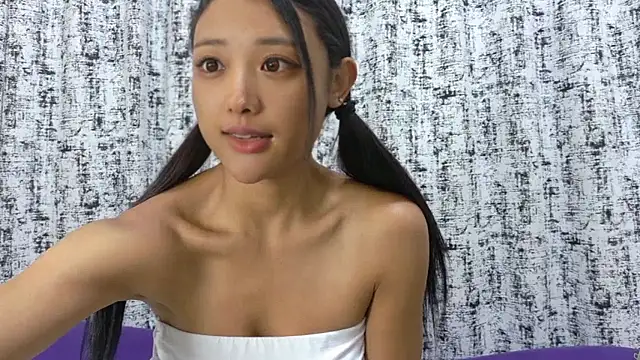 Snapshot of Rielu_xoxo chatting on 04/24/26, 11:56 Rielu xoxo online show from 04/24/26, 11:56