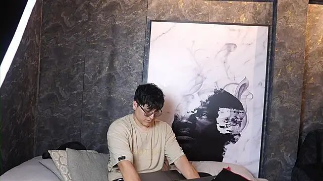 Mia and Belmonth online show from 04/11/26, 06:56