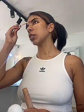 VioletaHills  online show from 04/21/26, 12:11