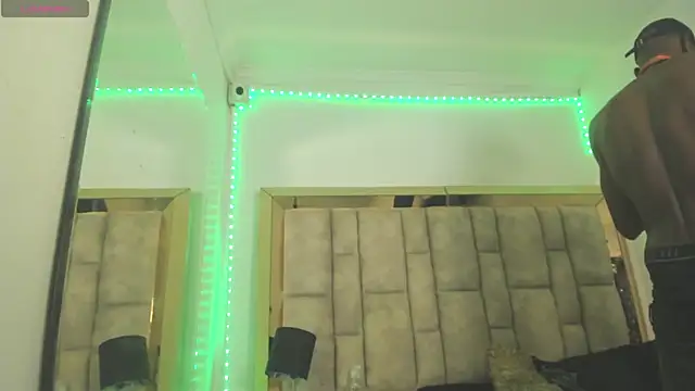 Titan Moreno  online show from 04/21/26, 12:22